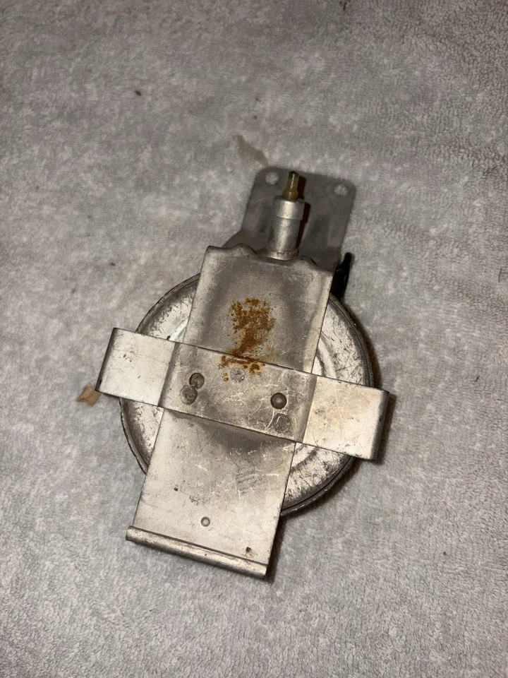 Carrete vintage GM debajo del capó o maletero estilo retráctil problema Foto 2 de 2