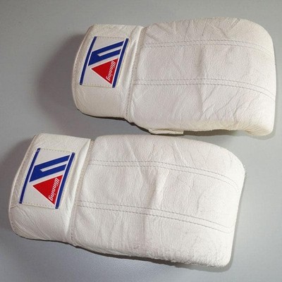 Winning Boxing Punching Gloves White Rubber band type SB-2000 from