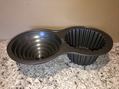 Wilton Giant Cupcake Pan  Nonstick Decorative Bakeware