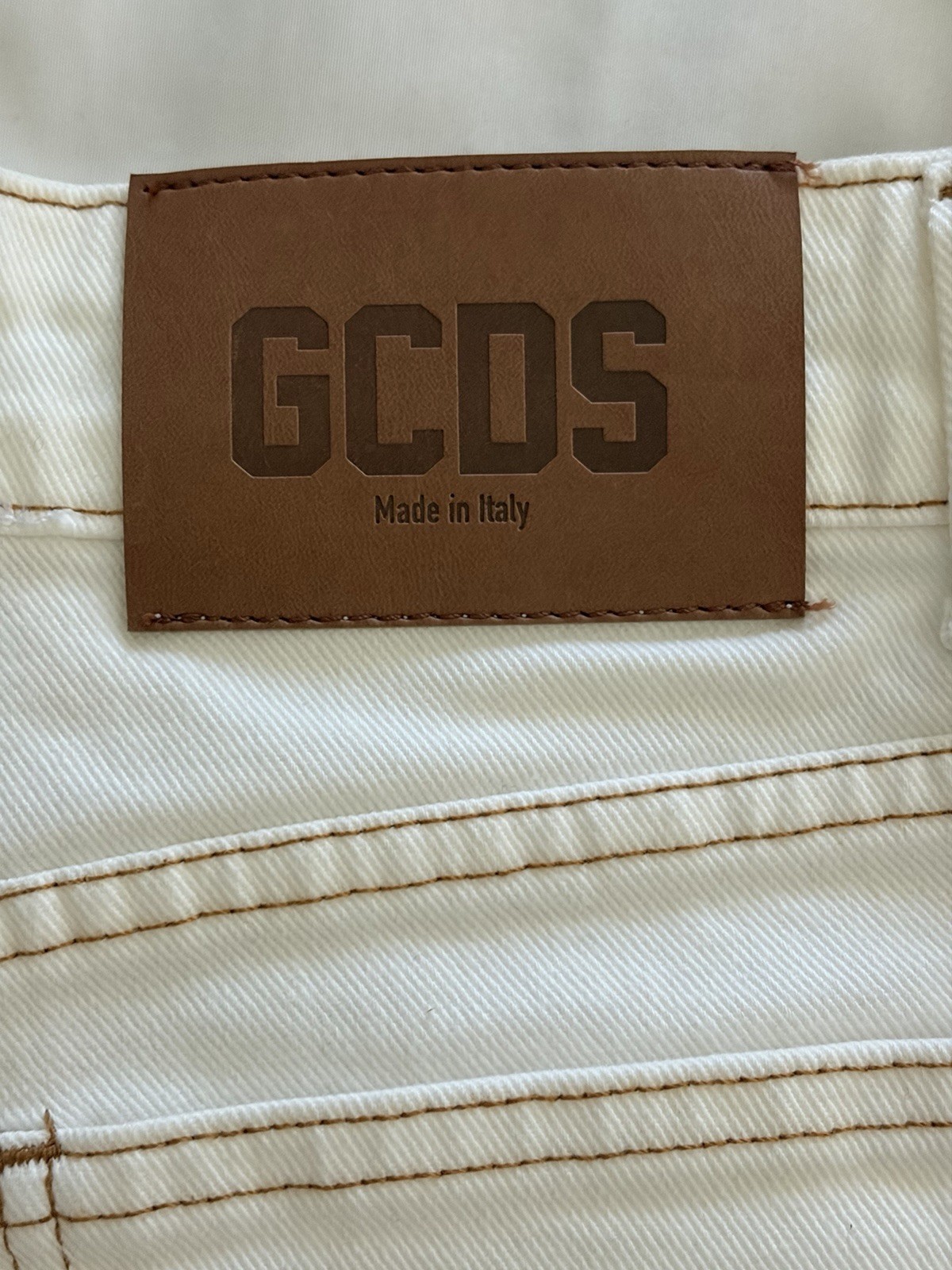 GCDS Women’s Cream 2” Denim Logo Jean Shorts Size Small Rare Made In Italy