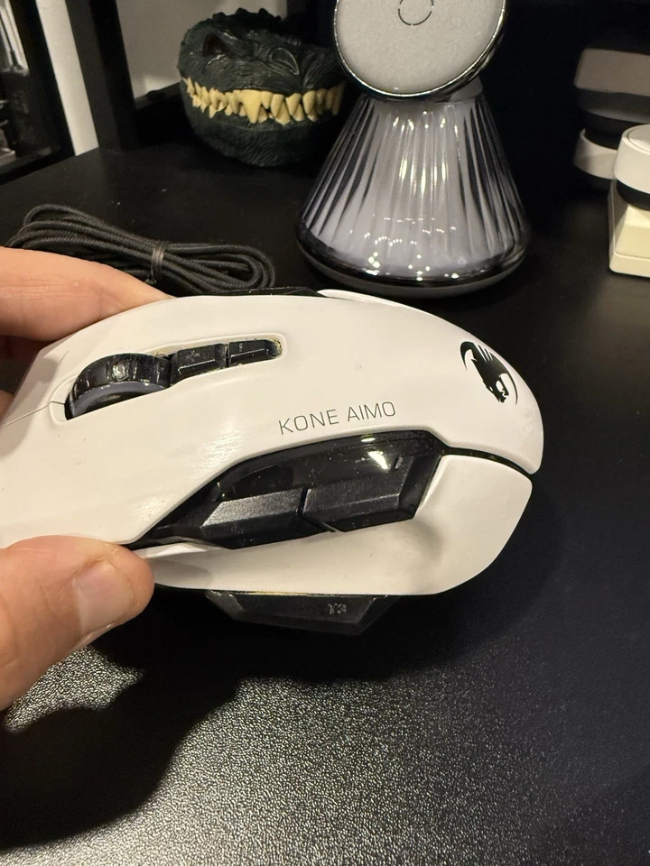 ROCCAT Kone AIMO Remastered Wired PC Gaming Mouse White ROC11820WE - Image 3 of 4