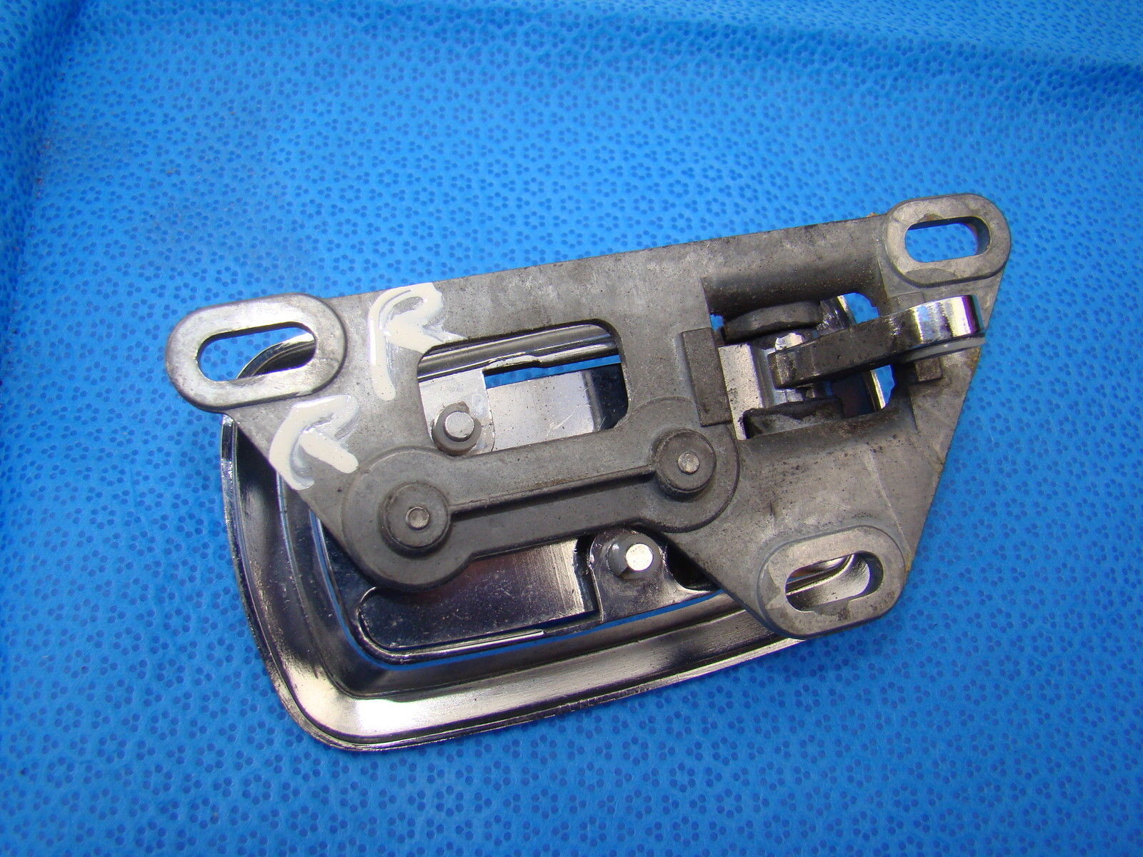 ROLLS ROYCE DOOR HANDLE RIGHT REAR INSIDE WITH BEZEL SILVER SPUR 90