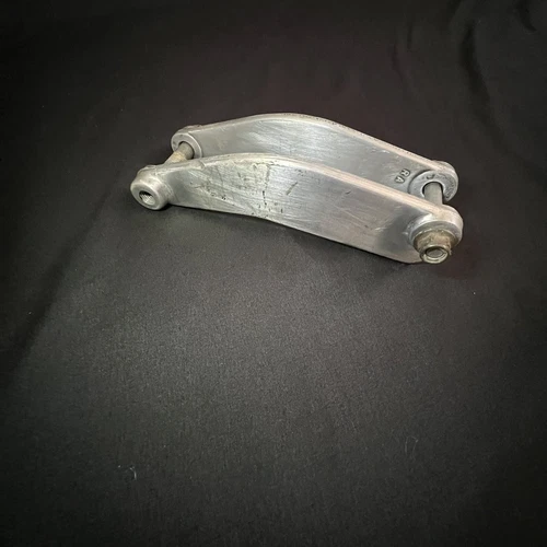 PLATE, ENGINE MOUNT UPPER RH | MODEL K8/K9