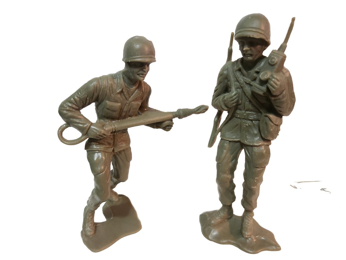 Vintage Lot of 2 Green Army Men 5 1/2