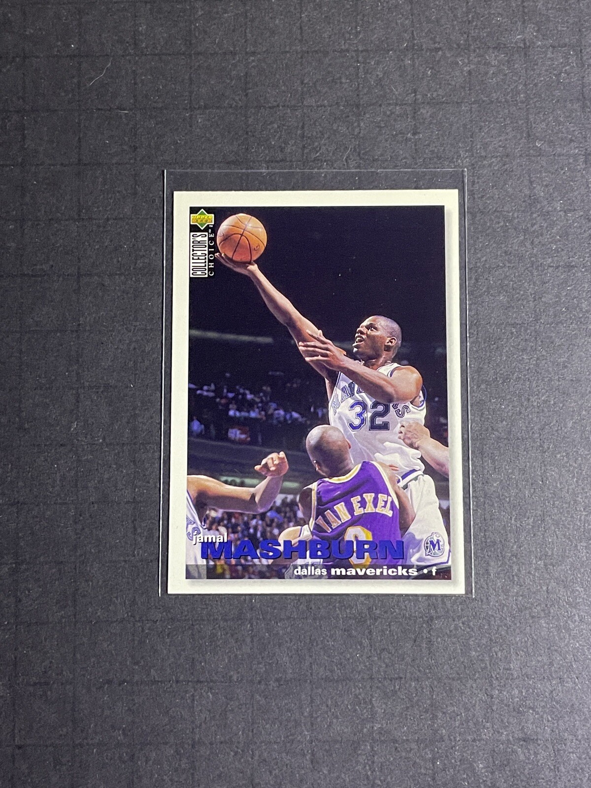 1995-96 UD Collectors Choice Jamal Mashburn Card #307 - Dallas Mavericks (2)