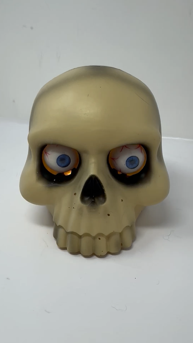 Gemmy Scary Skull Blue Eyes Lights Motion Sensor Sound Looking