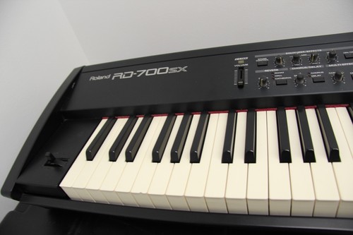 Roland RD-700SX 88 Weighted Electric Stage Piano Hammer Keyboard With Case - Picture 5 of 14