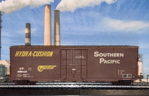 Coche de carga HO Roundhouse Southern Pacific 50’ PCF B-70 puerta enchufable SP 690437 desgastado | Zustand: Used