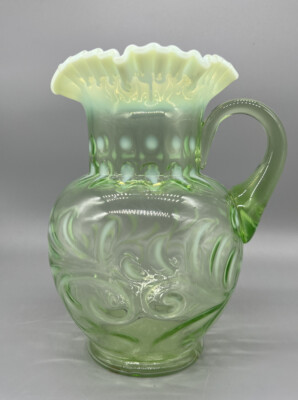 ジェファーソン　グラス　グリーンオパールセント　フェントン Fenton / Jefferson Green / Uranium Opalescent Buttons & Braids