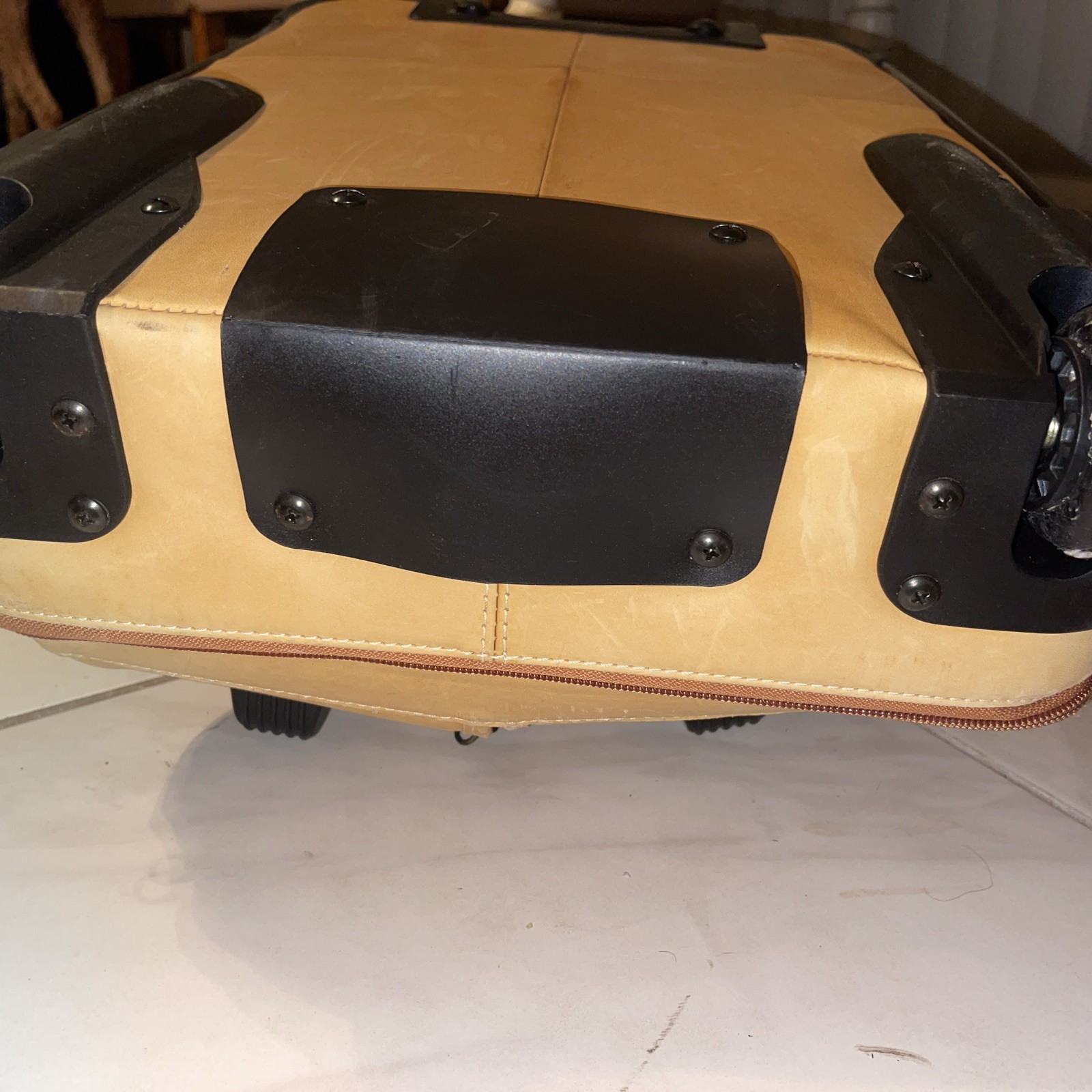 Rawlings Heart of the Hide Suitcase Travel Bag Suitcase Rolling Lombardo Duffle