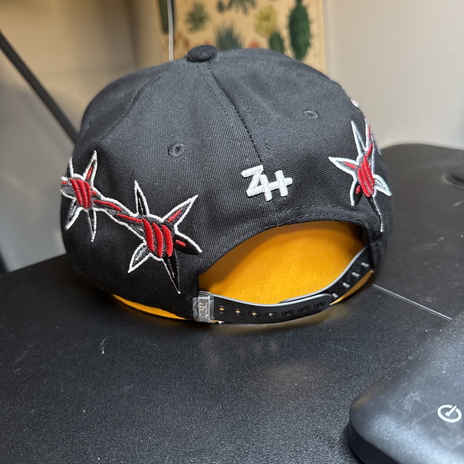 Hat Zun Black And  Red  .RED BARBEWIRE LA Black Brim SnapBack Hat Y2K Sold Out image 4