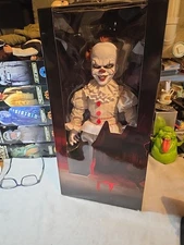 Mezco Toyz IT 2017 Pennywise Deigner Series 18 Inch 