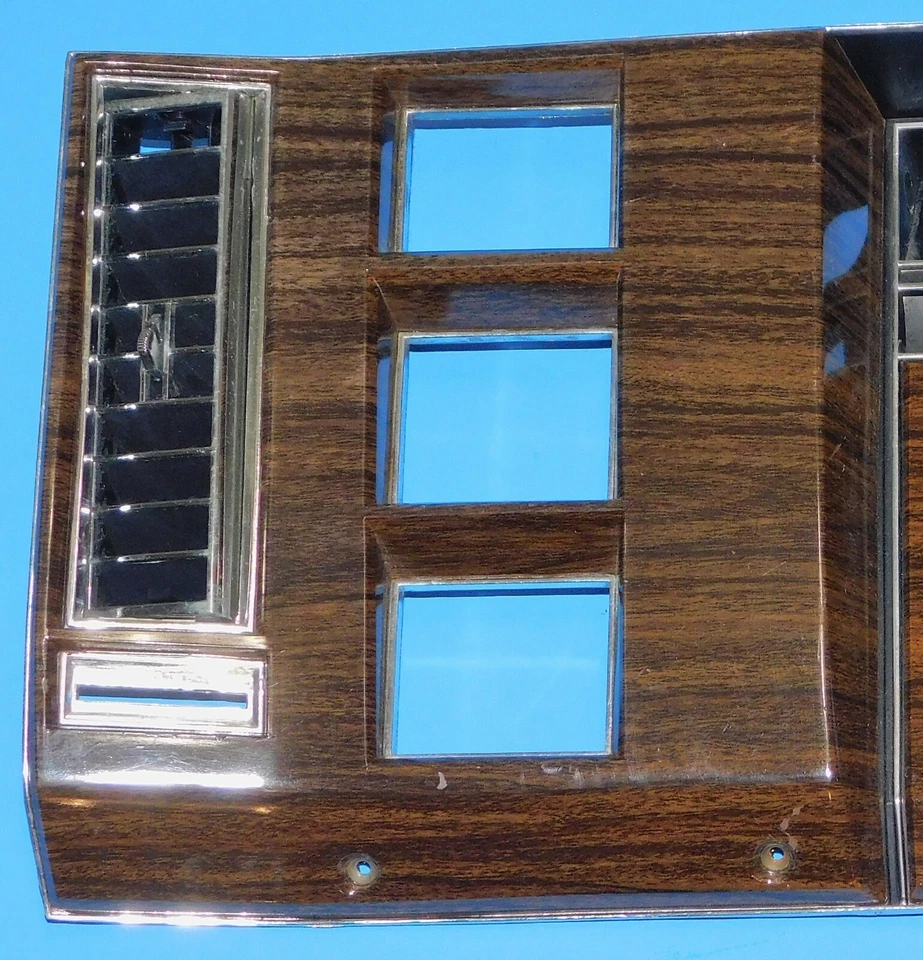 77 78 79 80 Cadillac Fleetwood Deville Fabricante de equipos originales Borde de tablero de madera - 9760113-1 Foto 4 de 4