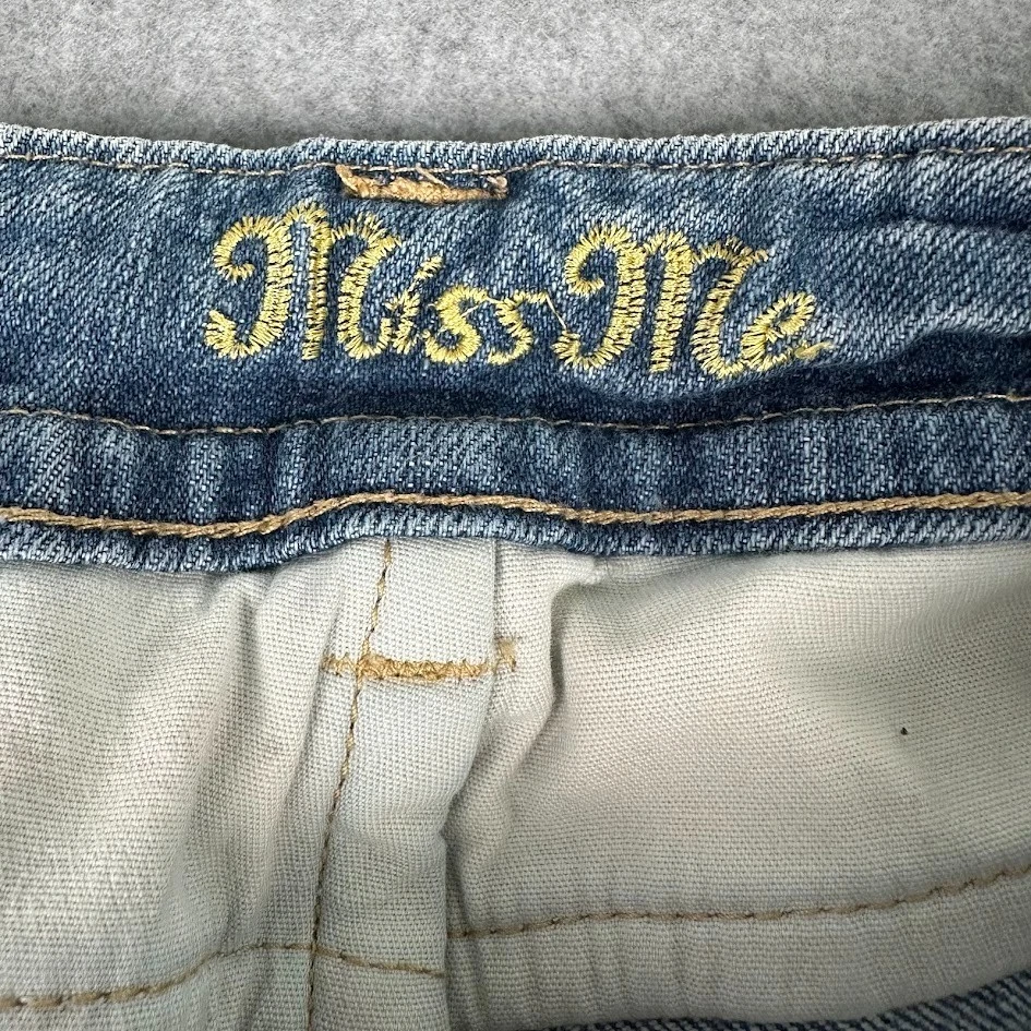 Pantalones de mezclilla Miss Me Bootcut floral tiro bajo 30x34 desgastados batidor lavado ligero pierna ancha Foto 4 de 4