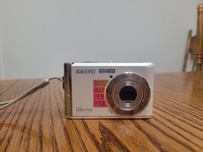 SANYO VPC-S1070 Digital Camera White 10.0 MP 3x Optical Zoom Tested Y2K Digicam
