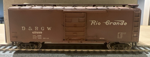 HO Roundhouse 40’ vagón de carga de acero de una sola puerta Rio Grande #67899 desgastado | Zustand: Used