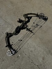 Bowtech Tomkat RH Compound Bow 70 LBS Camo, 29" draw with sight and rest