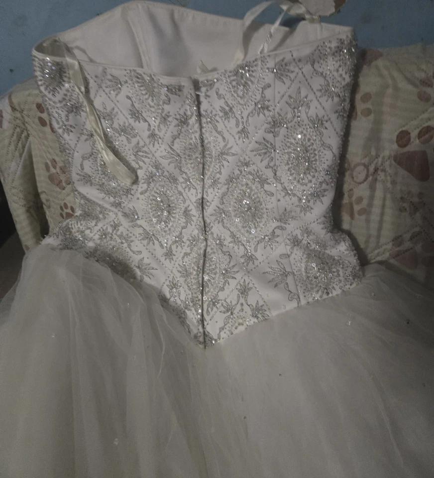 David's Bridal White Princess-Style Gown with Crystal/Bead Embellishments Size 8 - Image 2 of 4