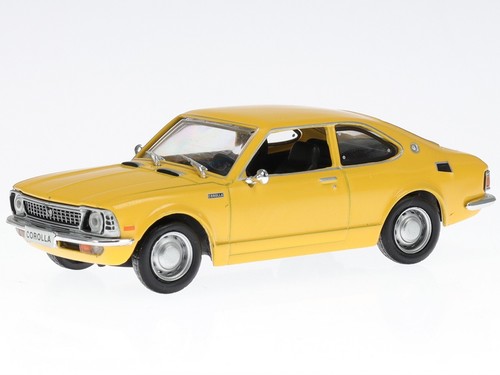 Toyota Corolla 1974 yellow diecast model car ABADD105 in acrylic show case Hache - 第 1/4 張圖片