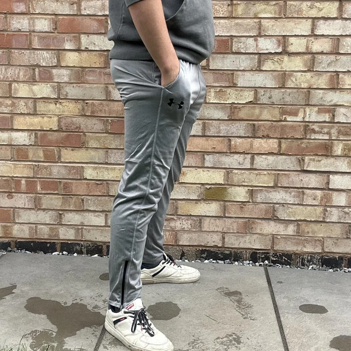 Mens medium online joggers size