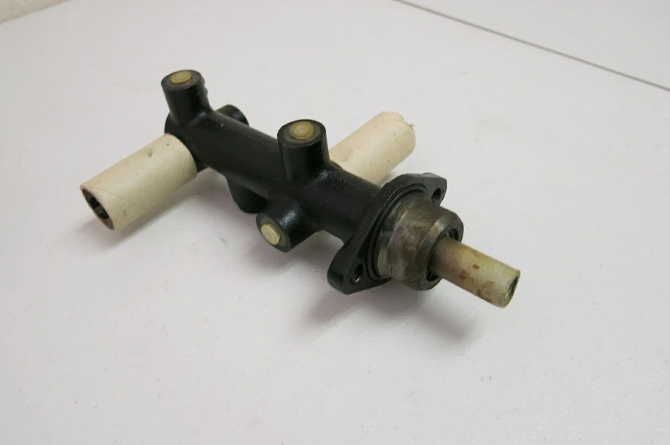 Cilindro maestro de freno Cardone para Volkswagen 1975-1984 (11-1718) Foto 2 de 4