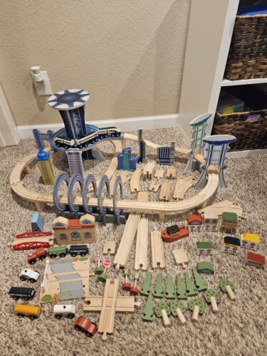 Pottery Barn Metropolis & Town and Country wooden train set - Afbeelding 1 van 8