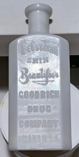 VELVETINA SKIN BEAUTIFIER GOODRICH DRUG CO OMAHA NEBRASKA MILK GLASS BOTTLE