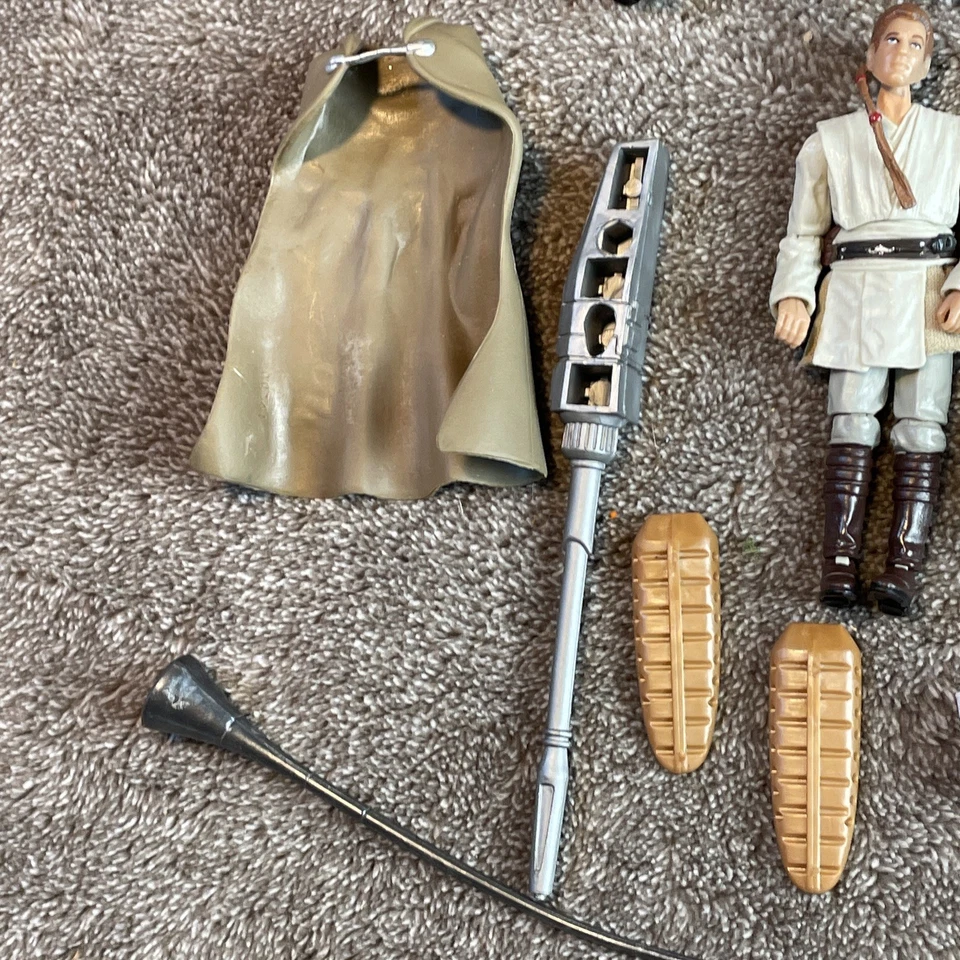 Star Wars Collectible Action Figures Mixed Lot of 12 Characters plus Weapons - Image 4 of 4