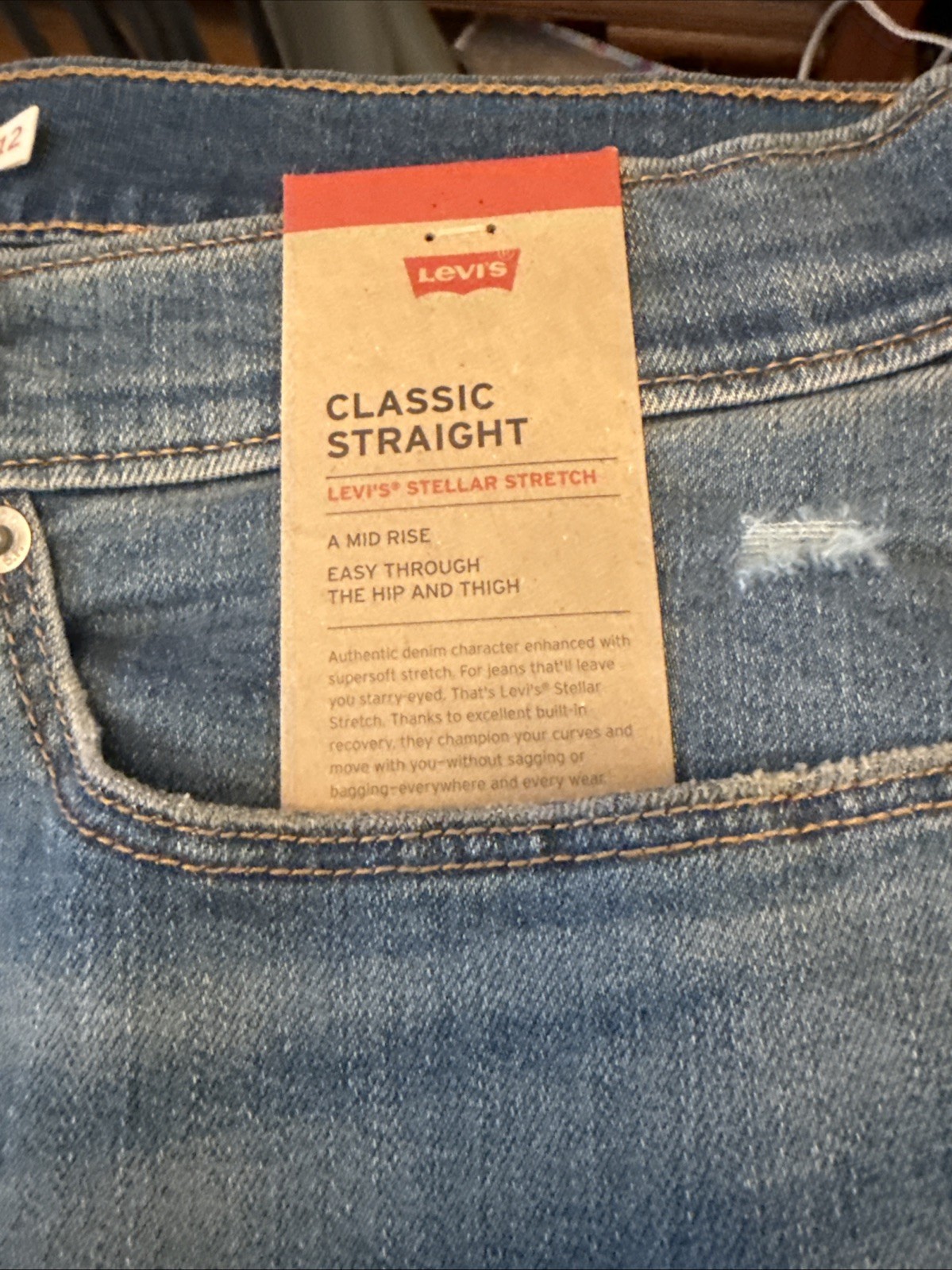 Levi's Classic Straight Women's Jeans Mid Rise Medium Wash Blue 5-Pocket Design