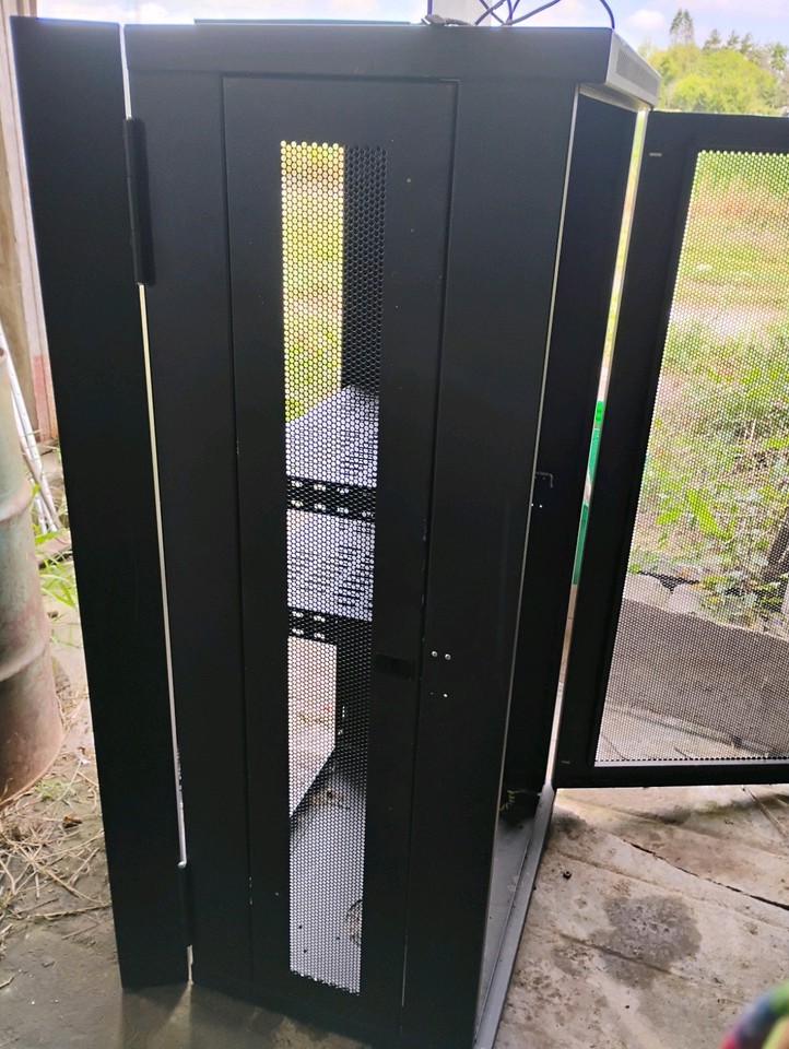 Tripp Lite SRW26US 26in Wall-Mount Server Rack Enclosure Network ...