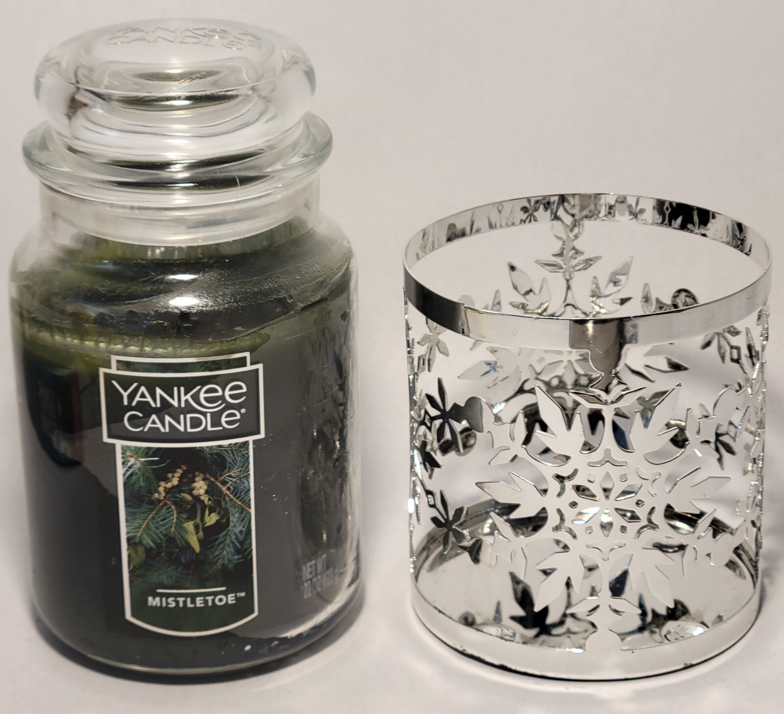 Yankee Candle Mistletoe 22 oz & Metal Frosty Snowflake Candl