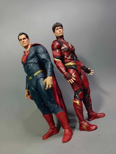 The flash 1/10 ezra miller head sculptor mcfarlance already to ship - Picture 3 of 9