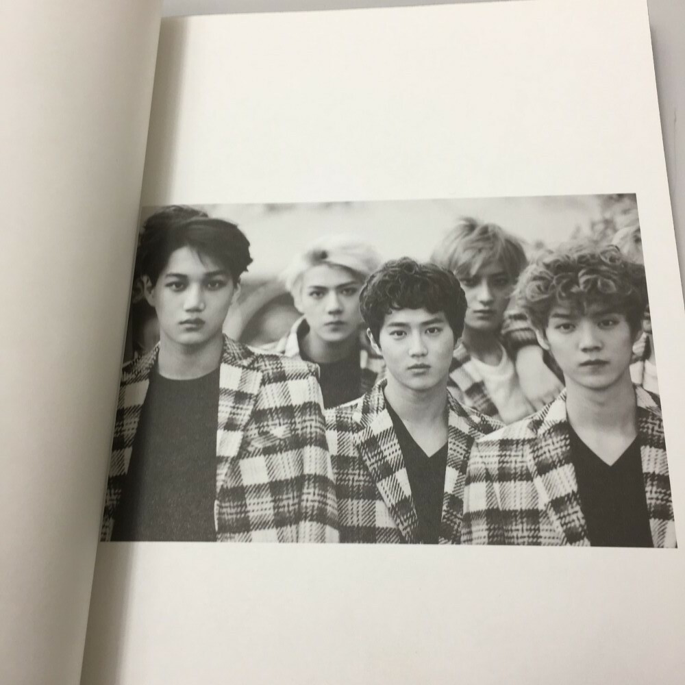 EXO DIE JUNGS 写真集+DVD プレミアムセット EXO DIE JUNGS 写真集+DVD プレミアムセット Amazon.co.jp: EXO