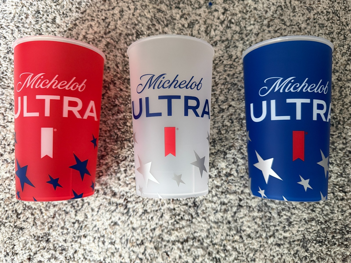FIFAワールドカップ2026 Michelob ULTRA 公式カップ　10個 Michelob Ultra FIFA World Cup 2026 USA Trophy Set Of 3 Plastic