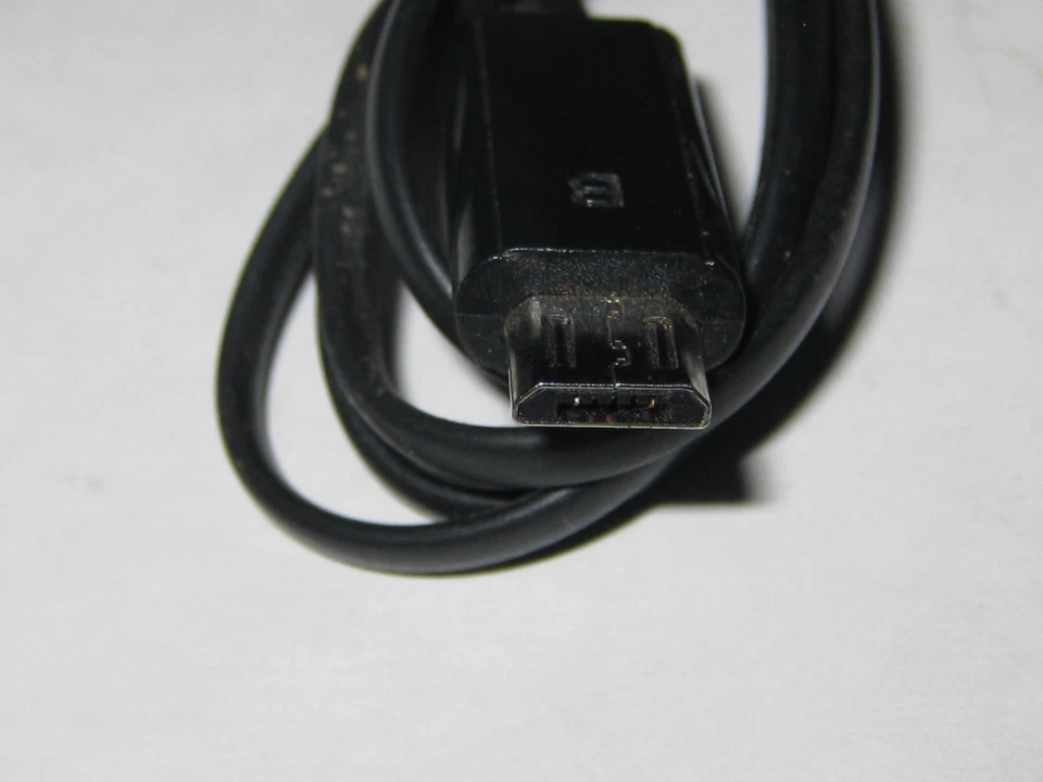 ADAPTADOR DE VIAJE LG MODELO #STA-U34WRE 5V----0,7A Foto 4 de 4