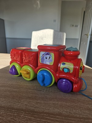 VTech Pop Up Friends Nachziehzug - Musikalisches Lernspielzeug, nicht inkl. Batterien