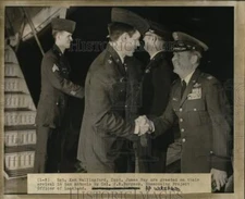 Press Photo Ken Wallingford and James Ray greeted in San Antonio by J.R. Burgess