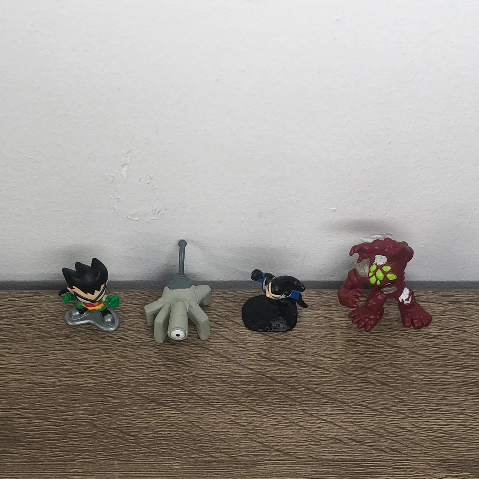 Lote de 4 mini set de héroes de cómics de Teen Titans Robin Cyborg Aqualad Plasmus Bandai Foto 3 de 4