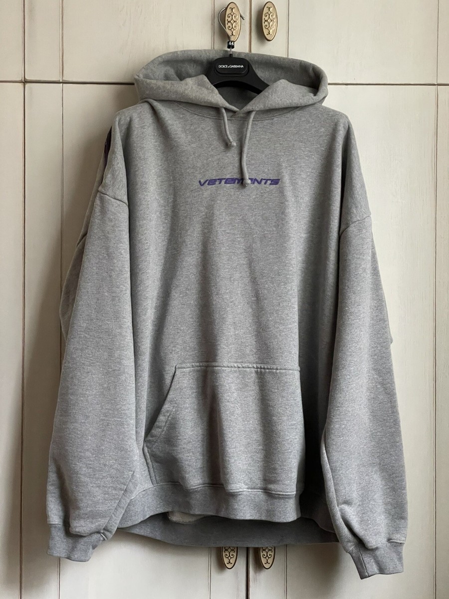 VETEMENTS LOGO LABEL HOODIE Mサイズ VETEMENTS Logo Label Hoodie sweater - black | Garmentory