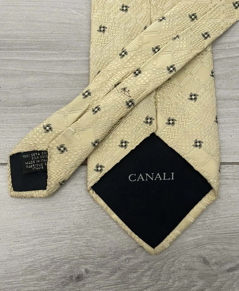 Corbata de seda Jacquard a cuadros amarilla clara Canali para hombre Italia 3 7/8" 59" usada en excelente estado Foto 2 de 4