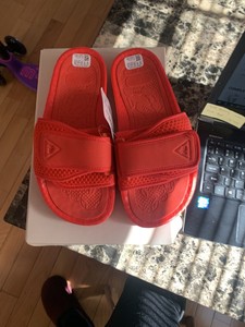 يصب adidas human race slipper 
