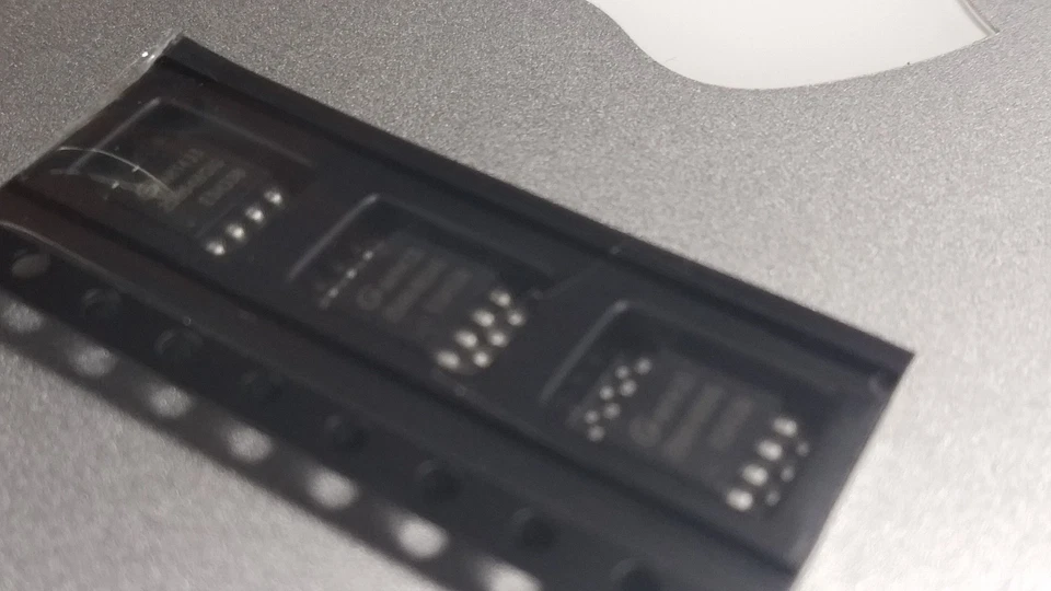 BIOS EFI Firmware CHIP : Apple MacBook Pro A1286, Logic Board Number: 820-2915-B - Image 3 of 3