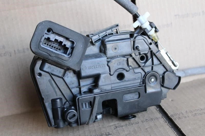 2016 2017 2018 2019 VOLKSWAGEN PASSAT LEFT REAR DOOR LATCH LOCK ACTUATOR - Image 2 of 4