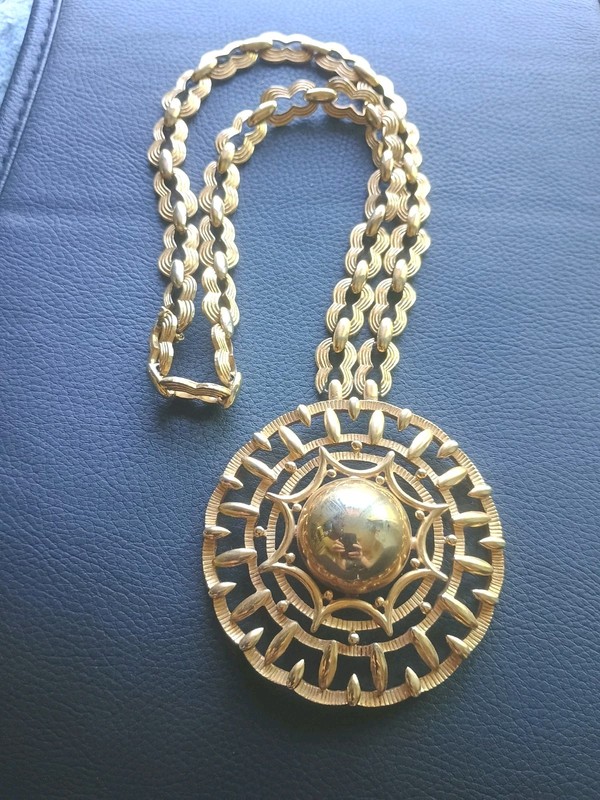 Vintage Eisenberg Gold Tone Large Medallion Statement Necklace 22"