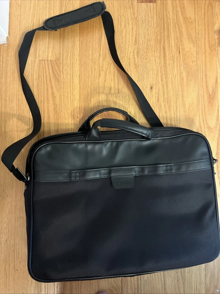 Bolso Bandolera Kenneth Cole Reaction R-Tech para Laptop Negro Usado Foto 2 de 4