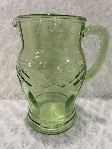 Vintage Anchor Hocking 8” Uranium Art Deco Glass Pitcher Criss Cross Pattern 149
