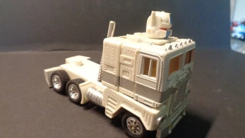Ultra Magnus CAB ONLY RT 1986 G1 Transformers Freightliner COE Action Figure