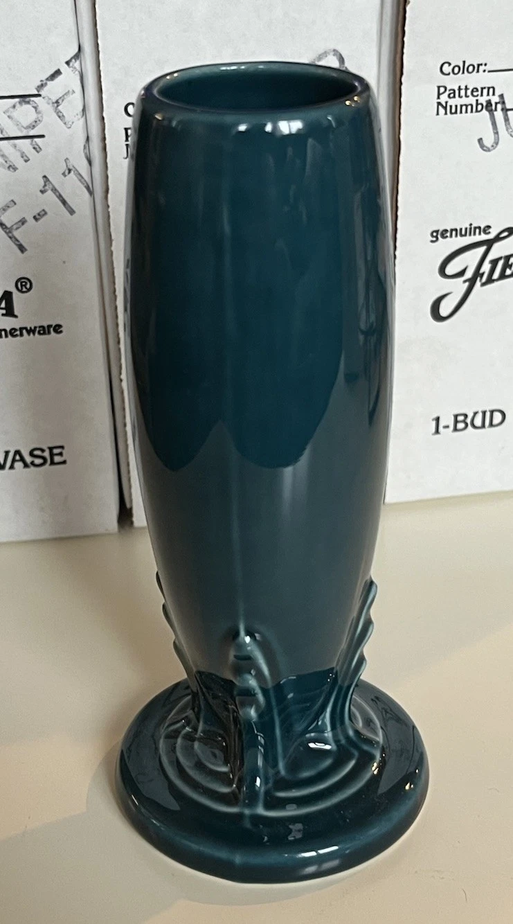 Fiestaware Juniper 6” Bud Vase Retired Color New In Box w/ Original Price Tag
Opens in a new window