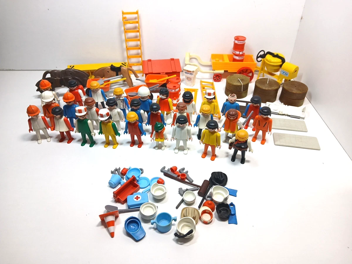 Lot De 80 Figurines PLAYMOBIL Et GEOBRA - Vintage 1974 - Collection
