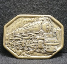 WG07151 GREAT VINTAGE 1970s  TRAIN ENGINE  RAILROAD ARTWORK BRASS BELT BUCKLE